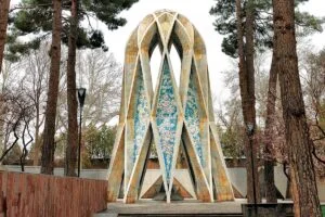 ماجرای بنای عجیب شهر نیگده در ترکیه؛ وقتی آرامگاه خیام سر از ترکیه درمی‌آورد! - تصویر مقاله - وبگردی
