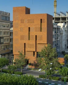 تحسین معمار ایرانی در مجله آمریکایی؛ بازتعریف مصالح سنتی در معماری معاصر - تصویر مقاله - وبگردی