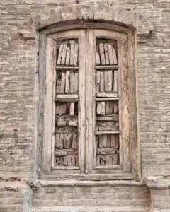 خانه رهاوی؛ عمارتی متروکه با آجرکاری‌های نفیس در کوچه پس کوچه‌های تهران - تصویر ۵ - وبگردی